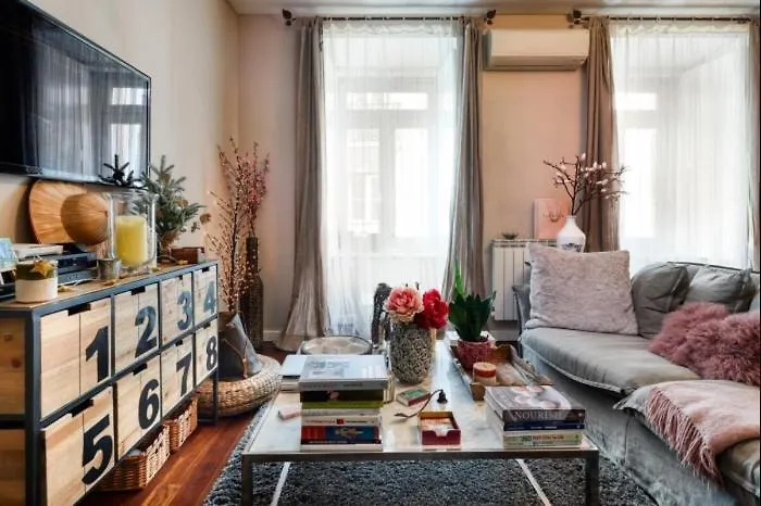 Bella'S Charming Home At Trendy Chiado Lizbona